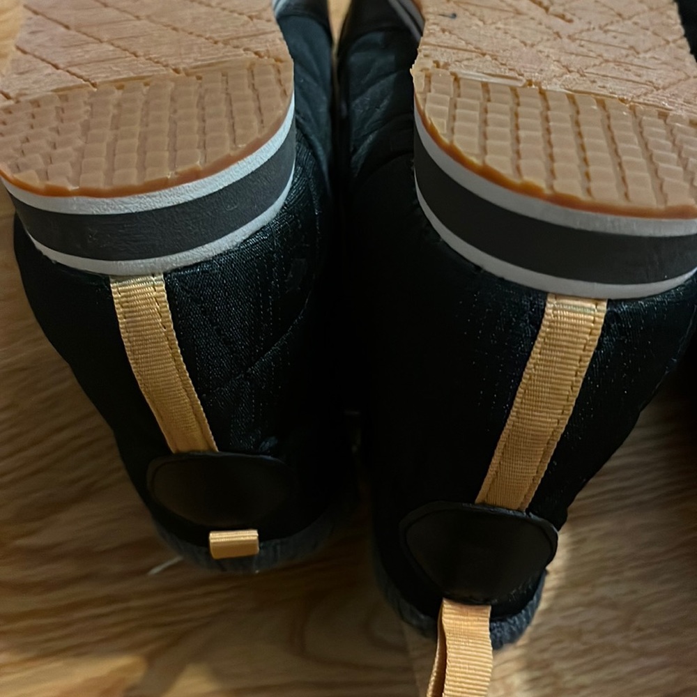 New Teva Ember Mid Boot Quilted Black Womens 9 - Picture 9 of 15